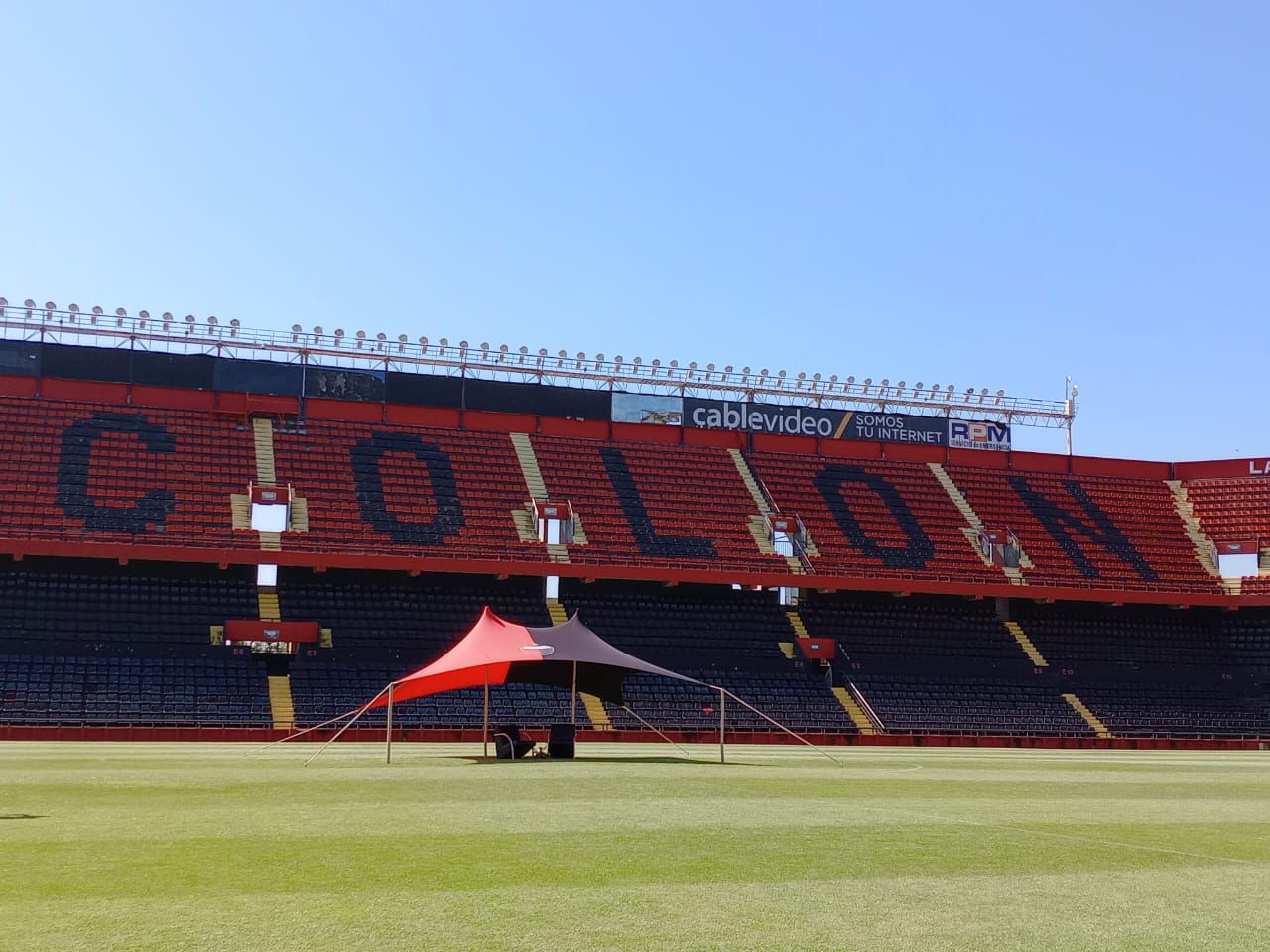 Hoy habrá casamientos en el estadio de Colón